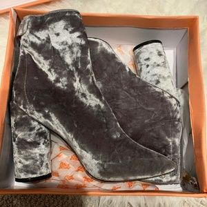 Public Desire Lia Velvet Bootie Sz 9 NEW $59